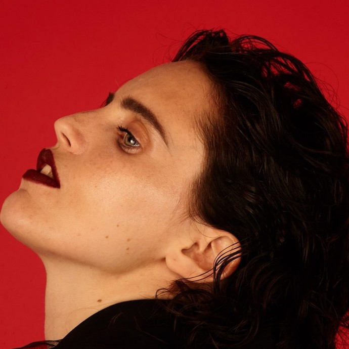 Anna Calvi in tour in Italia questa estate per 4 appuntamenti live